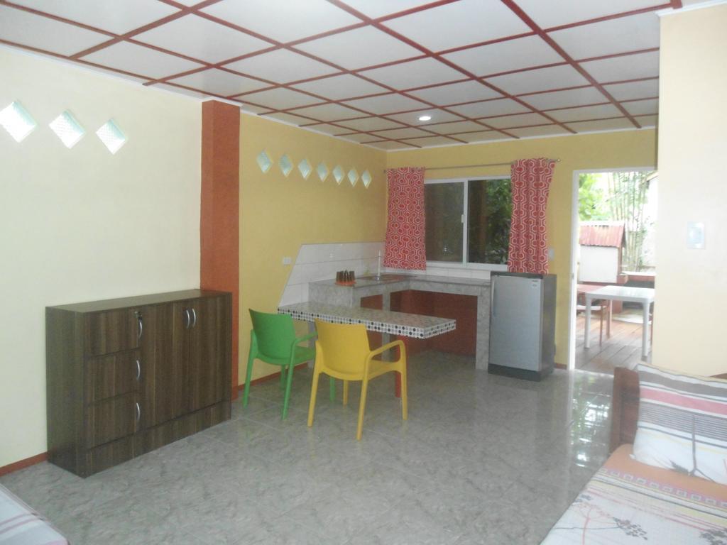 Menchu'S Pension House Panglao Bagian luar foto